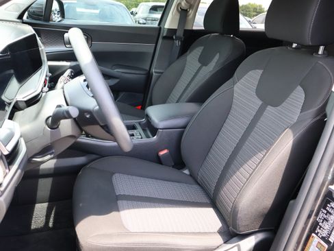Used 2024 Kia Sorento LX FWD image 25