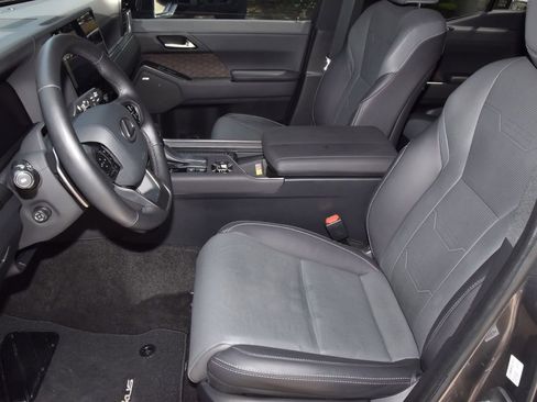 Used 2024 Lexus GX 550 w/ Accessory Package (Z1) AWD/4WD image 13