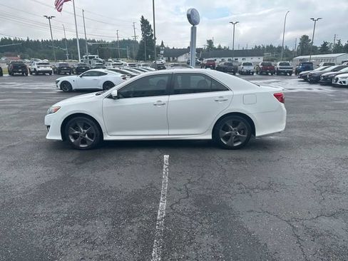 Used 2014 Toyota Camry SE w/ Leather Package FWD image 5