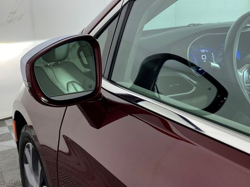 Used 2017 Chrysler Pacifica Limited image 27