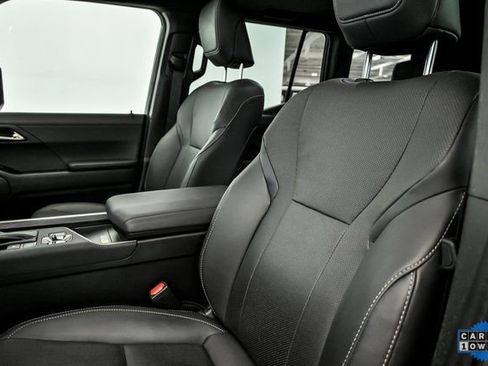 Used 2024 Lexus GX 550 w/ Cold Area Package image 12