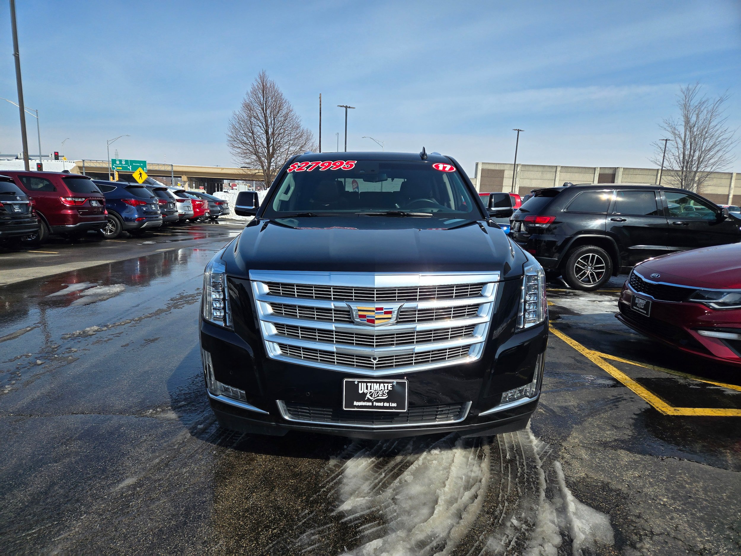 Used 2017 Cadillac Escalade Luxury AWD/4WD image 2