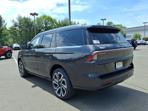 New 2026 Lincoln Navigator Reserve AWD/4WD image 4