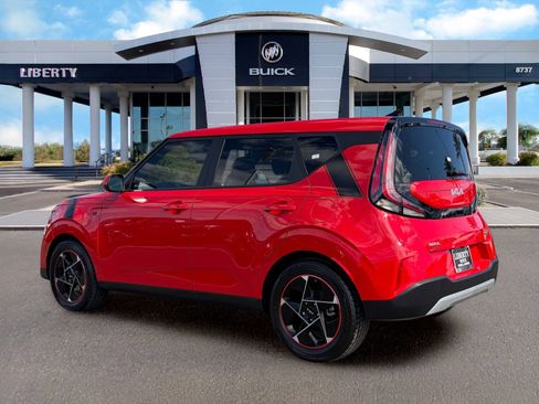 Used 2023 Kia Soul EX FWD image 7