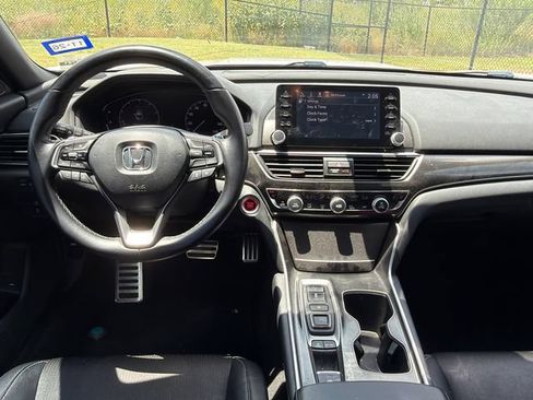 Used 2018 Honda Accord Sport image 13