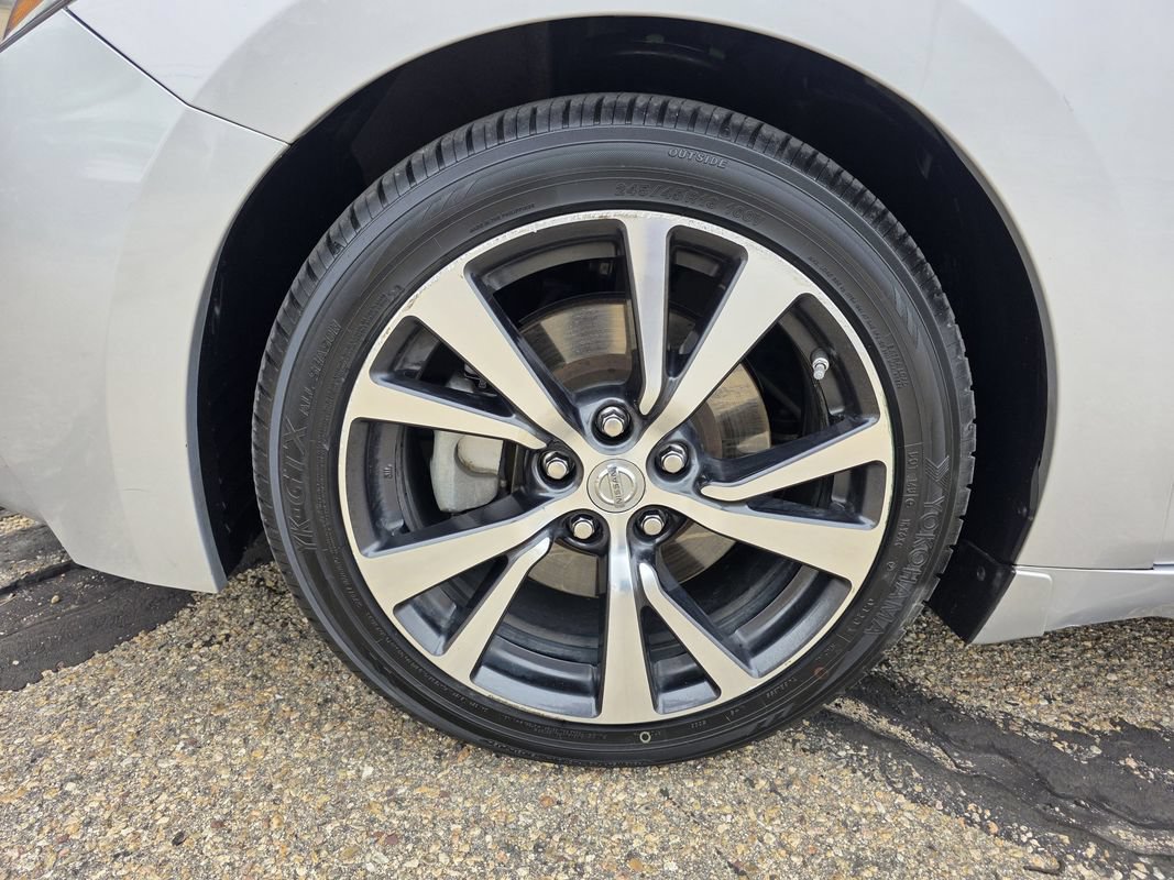 Used 2017 Nissan Maxima Platinum FWD image 38