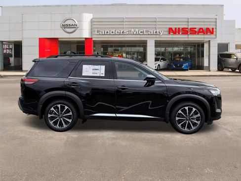New 2026 Nissan Pathfinder Platinum image 2