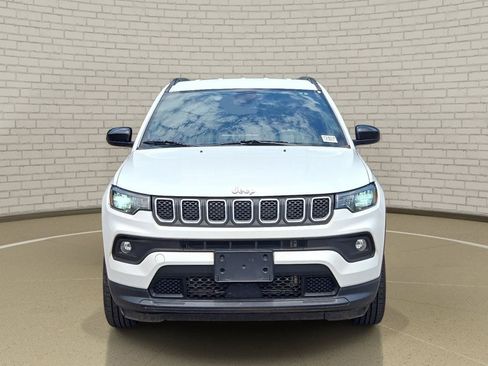 Used 2023 Jeep Compass Latitude AWD/4WD image 2