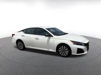 Used 2025 Nissan Altima 2.5 SV FWD video 2