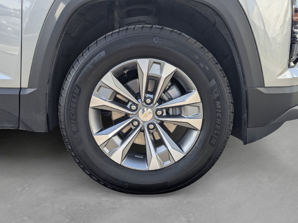 Used 2025 Chevrolet Equinox LT AWD/4WD image 10