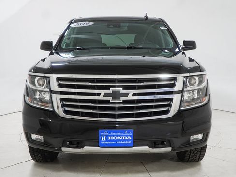 Used 2019 Chevrolet Tahoe LT w/ Luxury Package AWD/4WD image 2