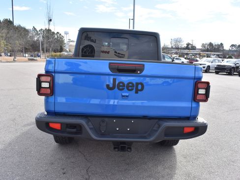 Used 2024 Jeep Gladiator Sport image 8
