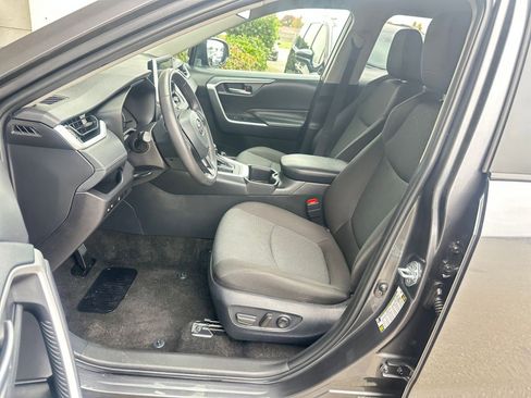 Used 2025 Toyota RAV4 XLE image 27