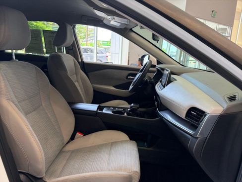 Used 2023 Nissan Rogue SV FWD image 29