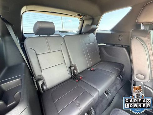 Used 2023 Chevrolet Traverse RS AWD/4WD image 17