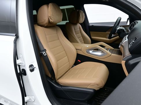 Used 2025 Mercedes-Benz GLS 450 4MATIC image 14