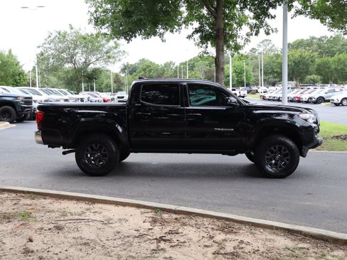Used 2020 Toyota Tacoma SR5 w/ SR5 Appearance Package (SM) RWD image 10