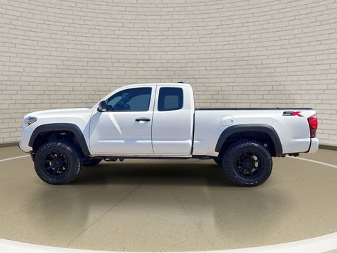 Used 2022 Toyota Tacoma SR w/ SX Package AWD/4WD image 8