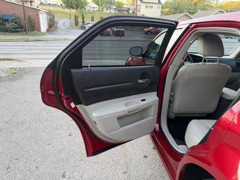 Used 2005 Dodge Magnum R/T RWD image 12
