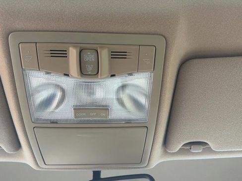 Used 2009 Toyota Avalon Limited FWD image 23