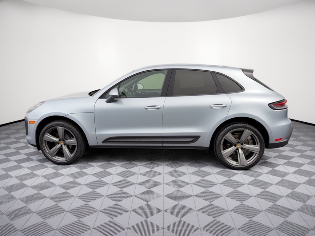 Used 2023 Porsche Macan AWD/4WD image 2