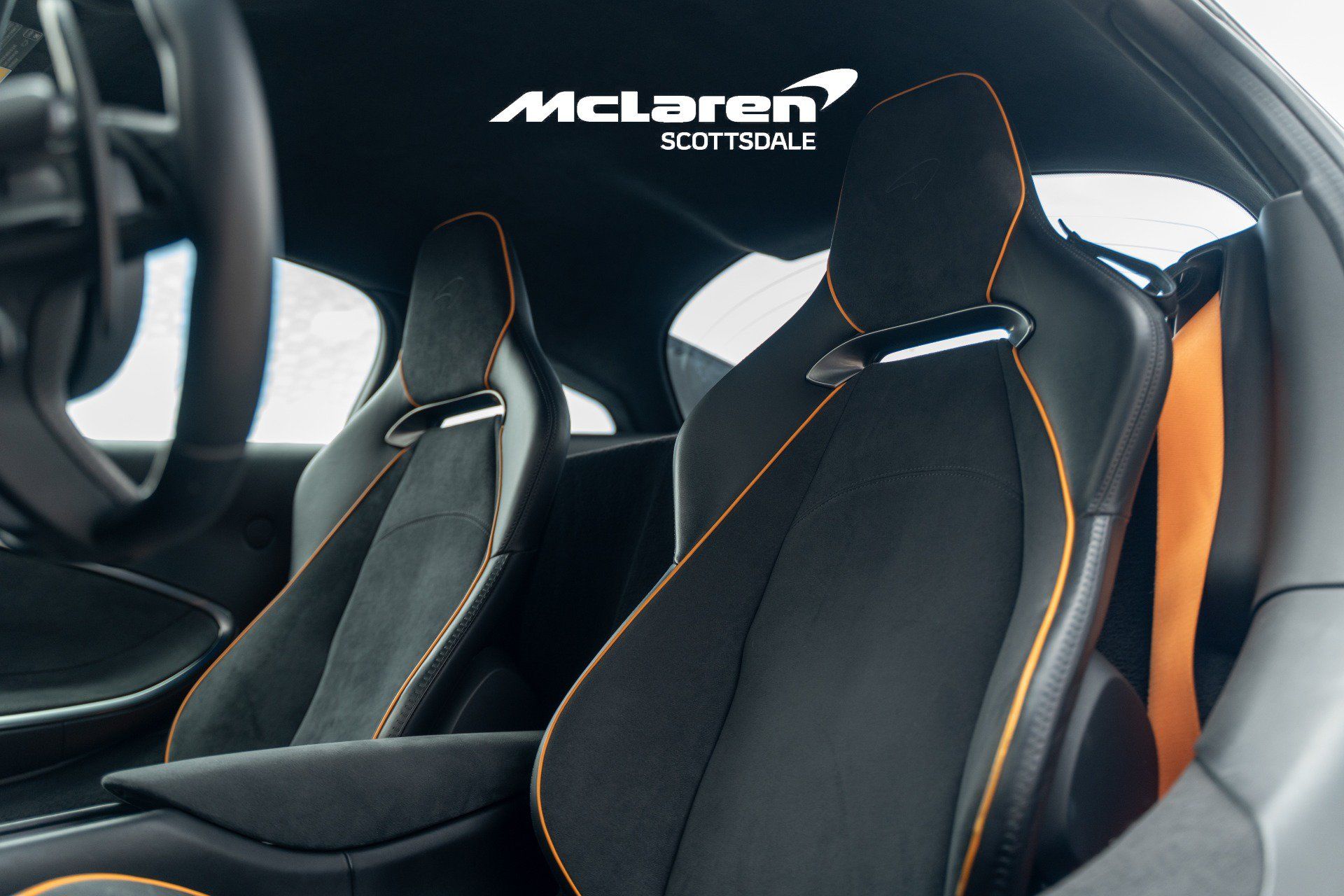 Used 2023 McLaren Artura RWD image 11