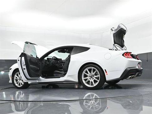 Used 2025 Ford Mustang GT Premium RWD image 46