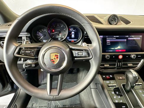 Certified 2025 Porsche Macan AWD/4WD image 13