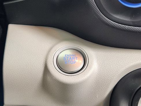 Used 2024 Hyundai Venue SEL FWD image 24