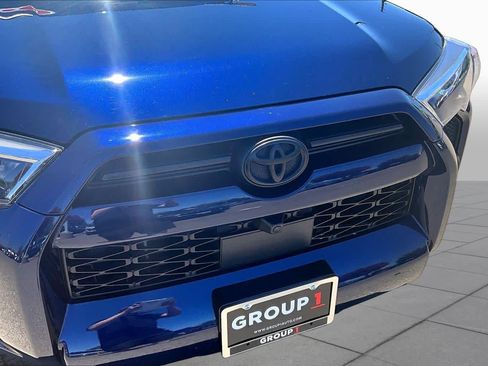 Used 2023 Toyota 4Runner SR5 Premium w/ Moonroof Package AWD/4WD image 29