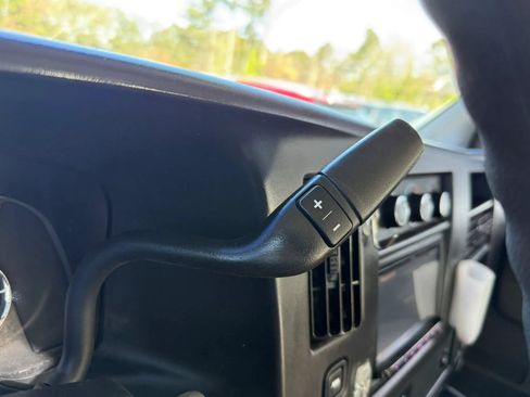 Used 2017 GMC Savana 2500 RWD image 30