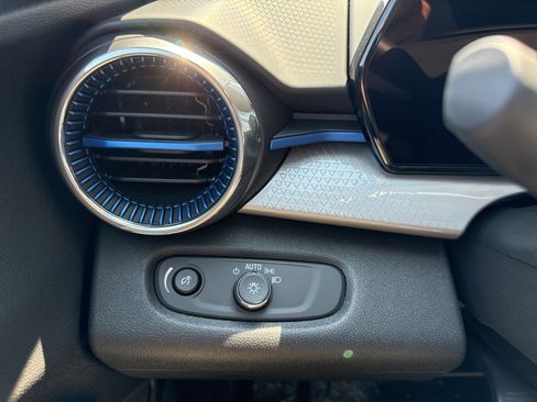 New 2026 Chevrolet Trax LT w/ Sunroof Package image 33