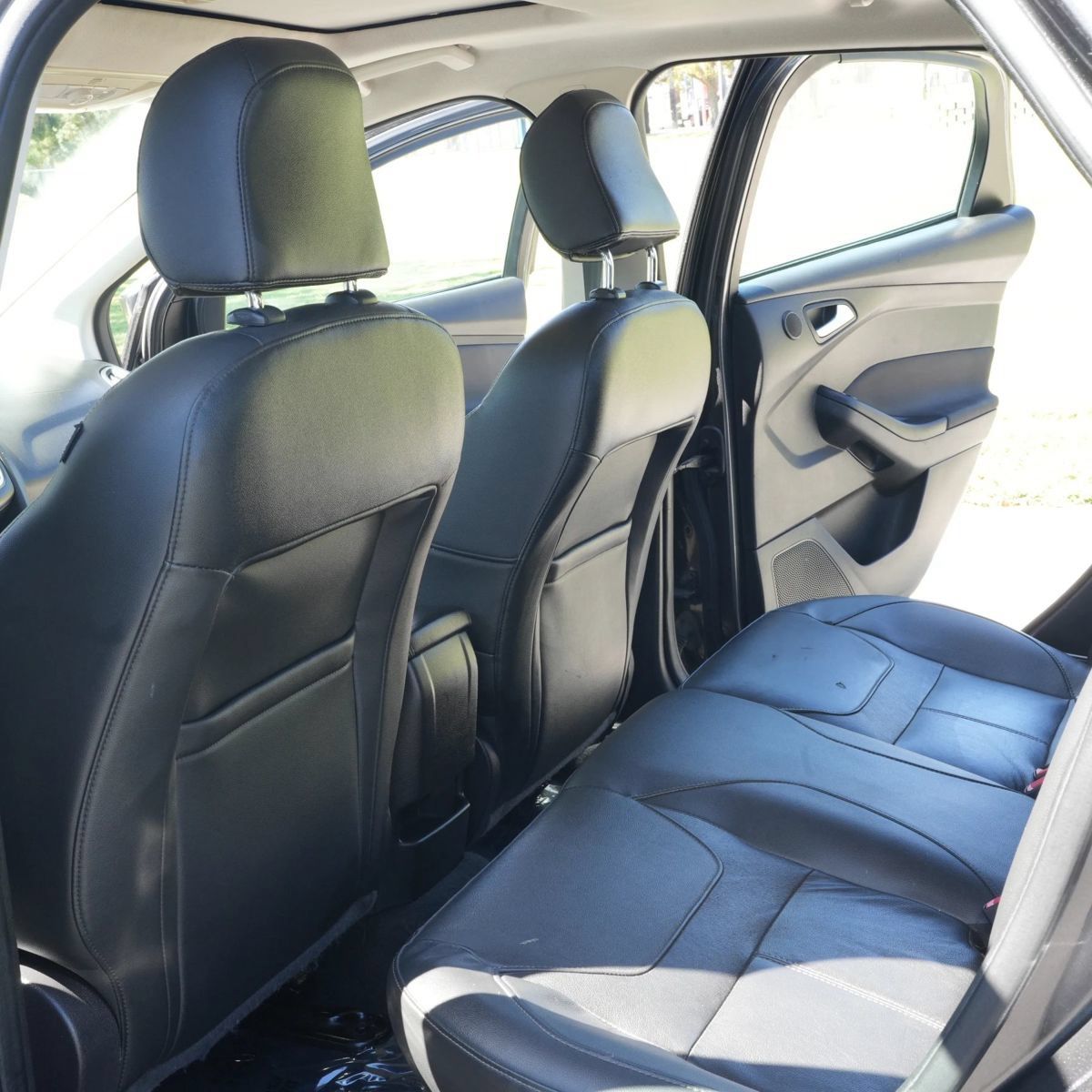 Used 2015 Ford Focus Titanium FWD image 7