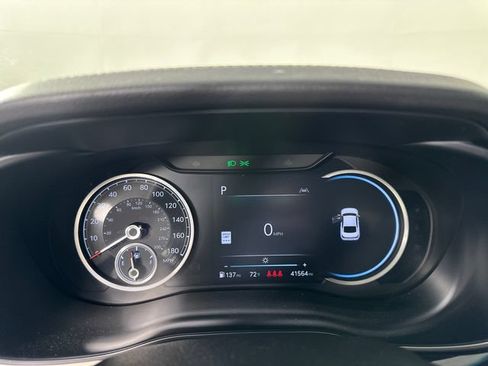 Used 2025 Genesis G70 2.5T RWD image 21