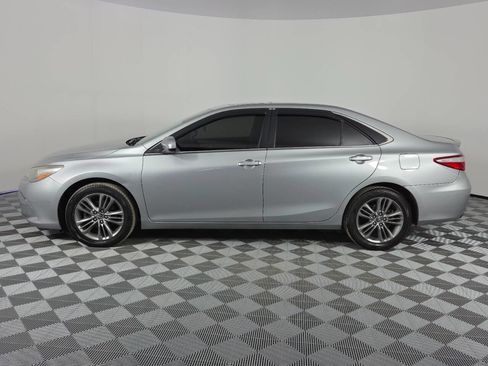 Used 2016 Toyota Camry SE w/ Moonroof Package FWD image 4