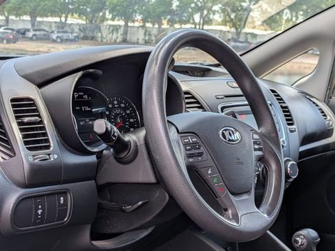 Used 2018 Kia Forte LX image 3