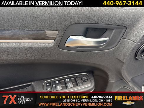 Used 2022 Chrysler 300 Touring w/ Sport Appearance Package image 10