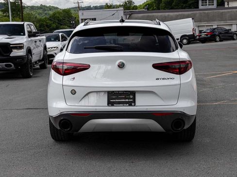 Used 2023 Alfa Romeo Stelvio Ti AWD/4WD image 5