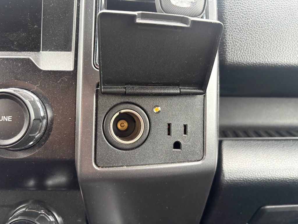 Used 2019 Ford F150 XLT w/ Equipment Group 302A Luxury AWD/4WD image 17