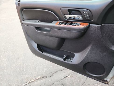 Used 2014 Chevrolet Suburban LT w/ Luxury Package image 6