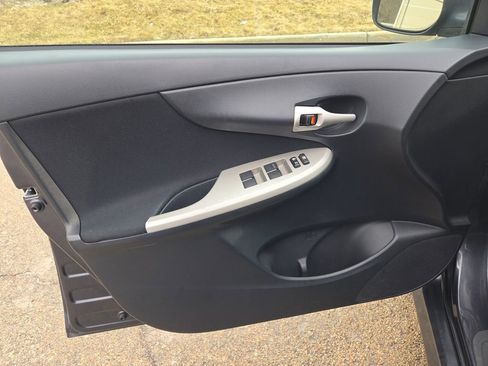 Used 2010 Toyota Corolla S image 16