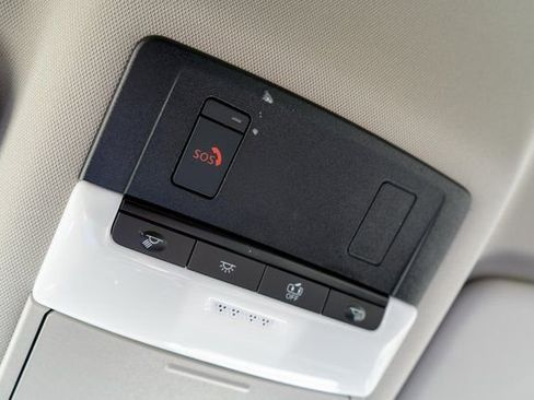 Certified 2025 Nissan Rogue SV image 32