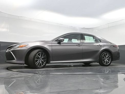 Used 2021 Toyota Camry XLE FWD image 29