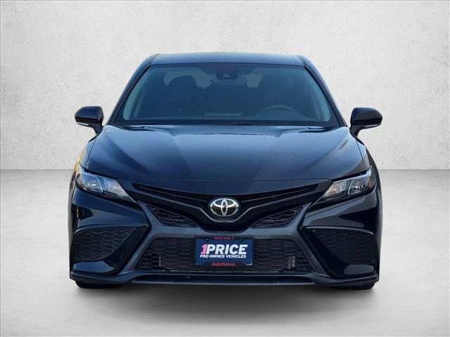 Used 2024 Toyota Camry SE w/ Convenience Package FWD image 2