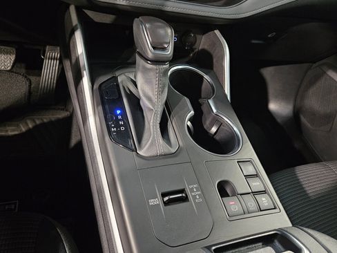 Certified 2025 Toyota Highlander LE FWD image 32