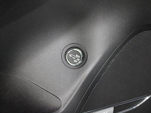 Used 2025 Buick Envision Avenir AWD/4WD image 9
