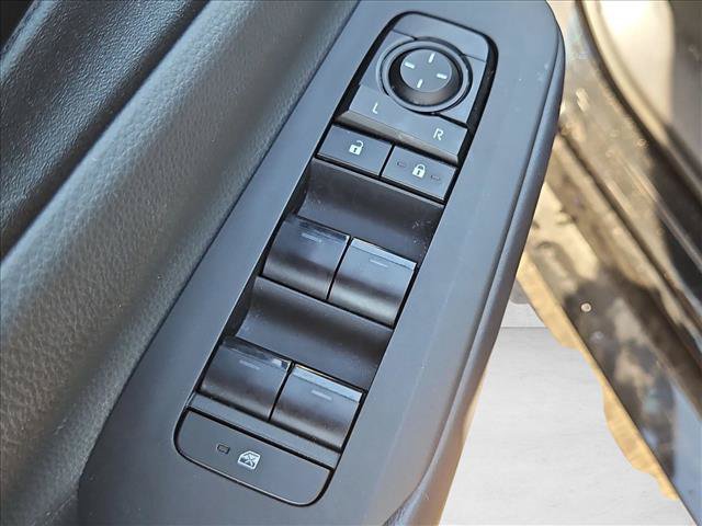 Used 2025 Toyota Prius LE AWD/4WD image 11