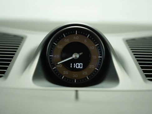 New 2026 Porsche Cayenne GTS image 37