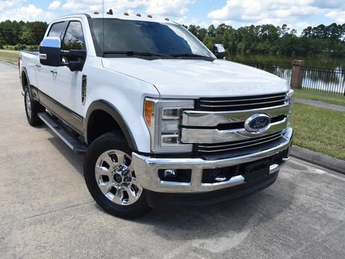 Used 2019 Ford F250 Lariat w/ Lariat Ultimate Package AWD/4WD image 2