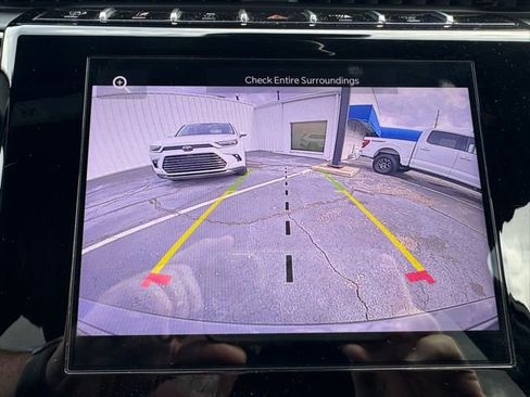 Used 2023 Jeep Grand Cherokee Altitude image 9